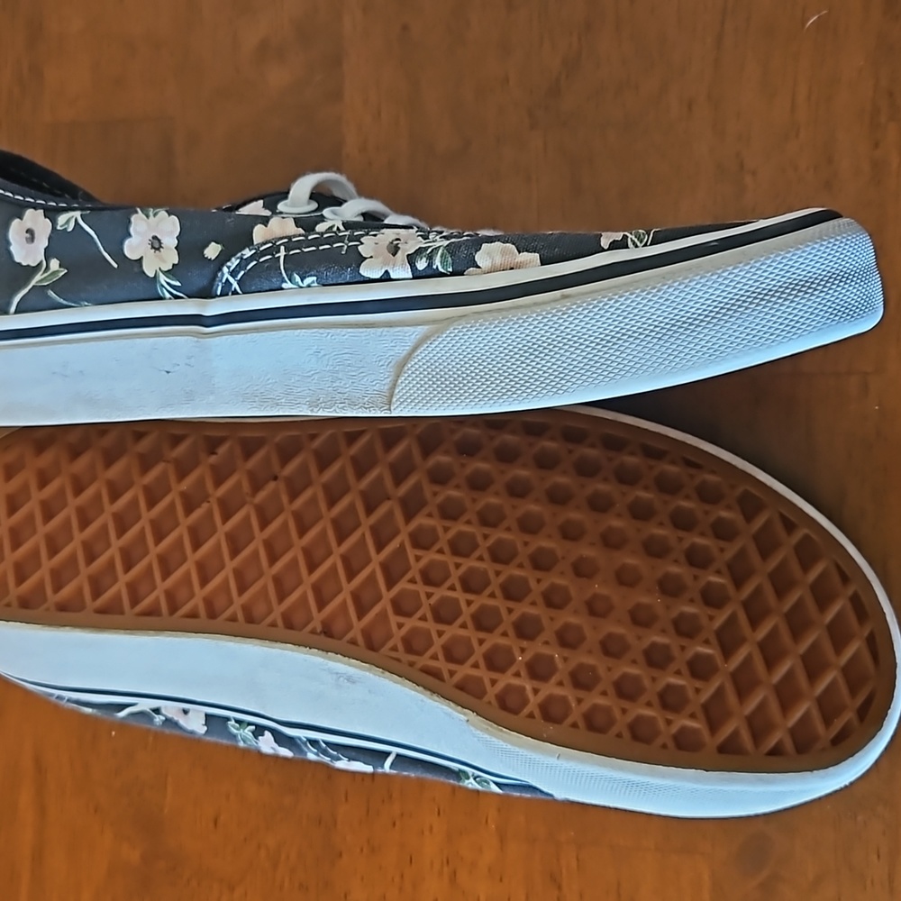 VANS - Picture 2 of 2